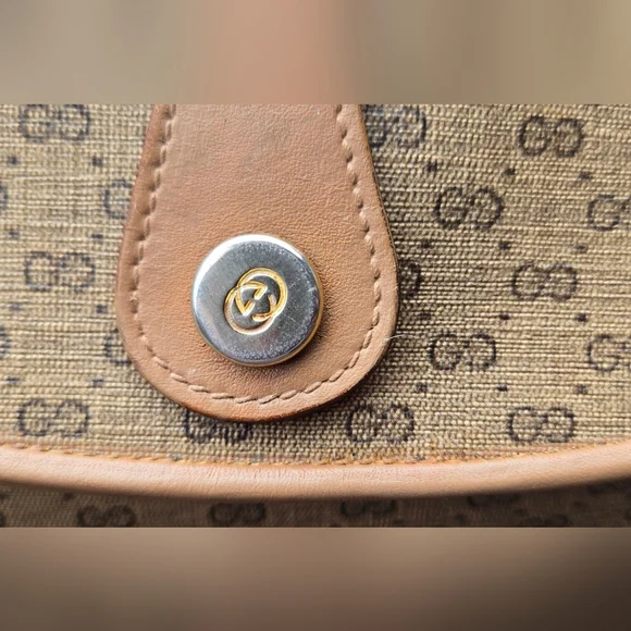 EUC Vintage Gucci Crossbody - Picture 2 of 11